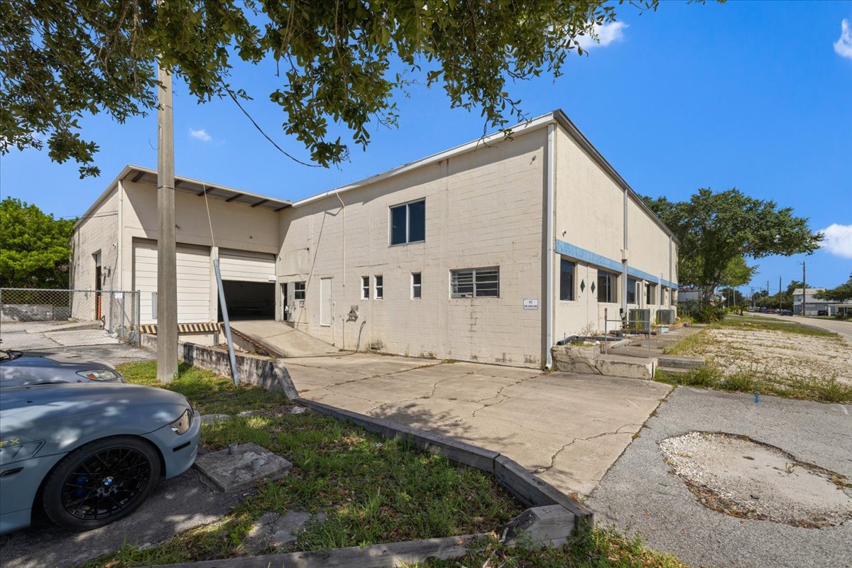 Exterior of the commercial/industrial building at 1601 Old Dixie Highway, Vero Beach