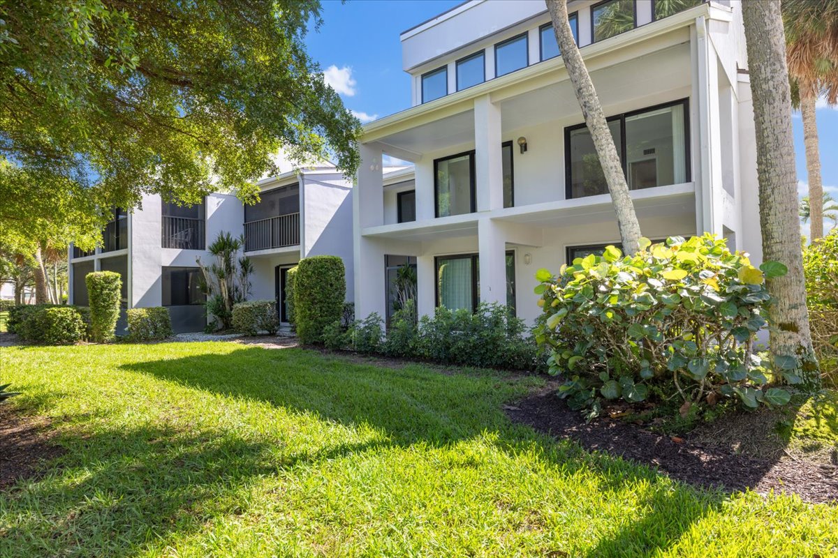 Exterior of the condo building at 2165 Galleon Dr, Vero Beach